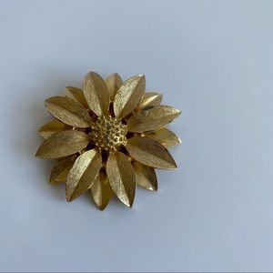 Vintage Sarah Coventry 1970’s layered flower brooch